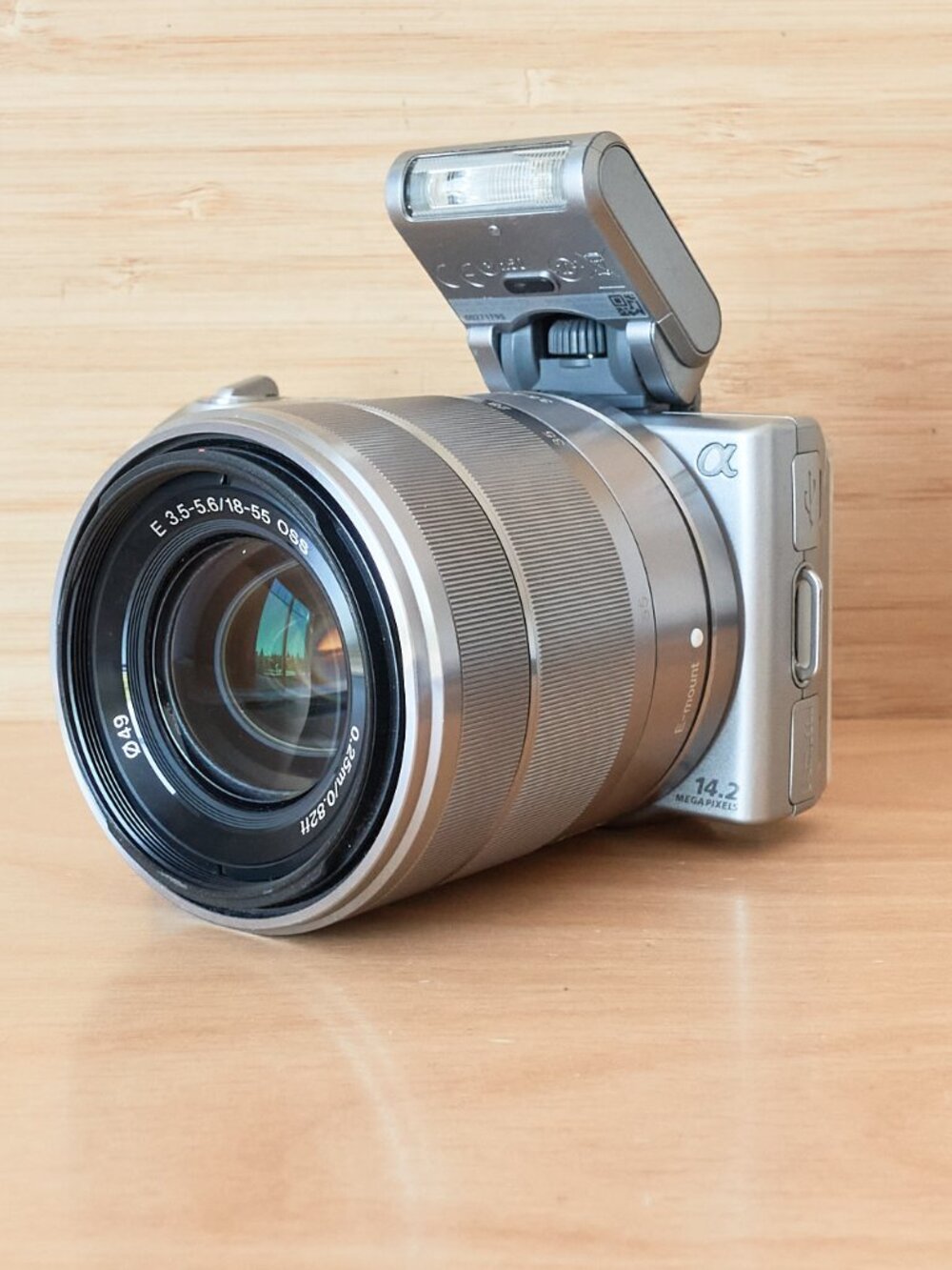 Sony Alpha NEX-5 14.2MP Mirrorless Digital Camera 18-55mm OSS Lens Silver Tested